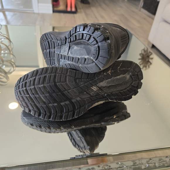 Asics Running Shoes 7 Wide - Picture 3 of 3